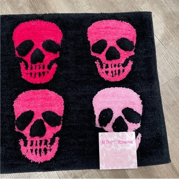 NEW Betsey Johnson Halloween Skull Black Pink Bath Rug Bathroom Decor - Picture 3 of 4